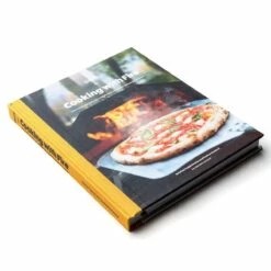 Ooni Cooking With Fire" Pizza Kookboek 5 Ooni Cooking With Fire" Pizza Kookboek -Keuken Grill Verkoop 2024 ooni cooking with fire pizza kookboek 1